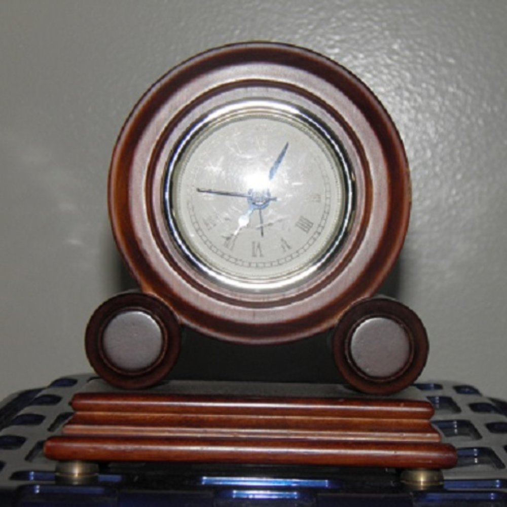 WOOD QUARTZ SIECLE DESK CLOCK